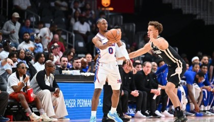 杰伦35+10+7！老鹰逆转76人豪取6连胜 马克西31分受伤