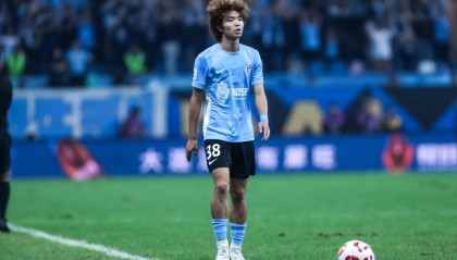 媒体人：申花想买吕焯毅大连英博不卖，大连想租谢鹏飞申花不租