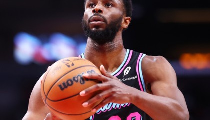 世界杯高清平台-热火连续四年附加赛！召开内部会议气氛紧张 热巴又三单斯波直言沮丧|迪丽热巴|公牛|迈阿密热火队|NBA常规赛|多伦多猛龙队_新浪体育_新浪新闻